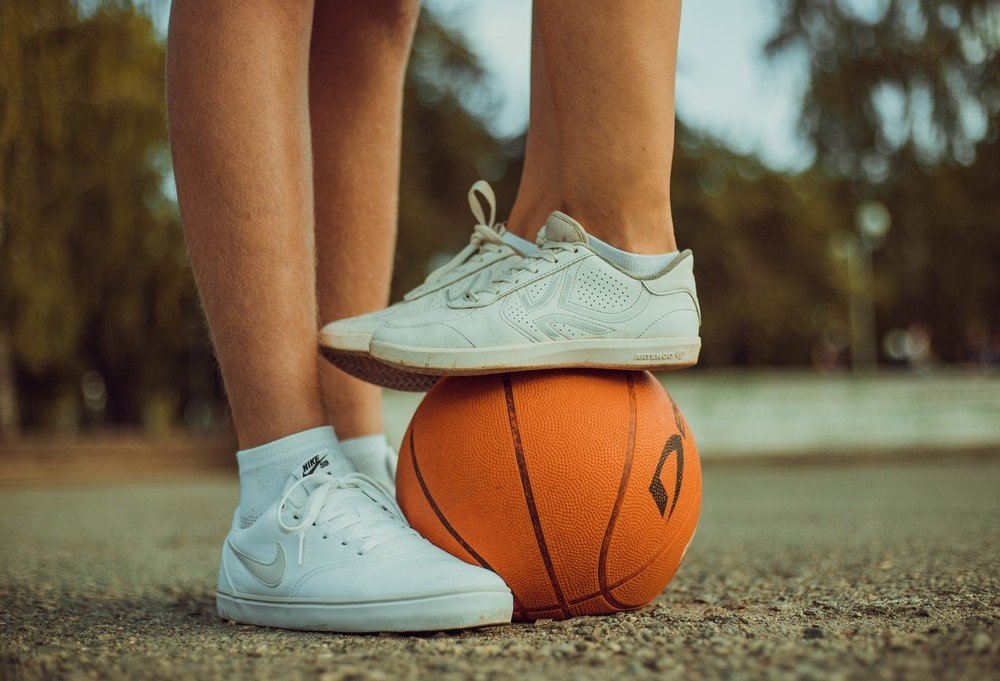 белые кроссы