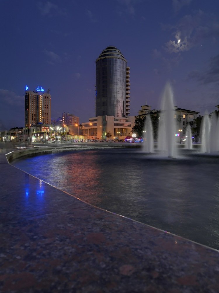 На набережной Новороссийска