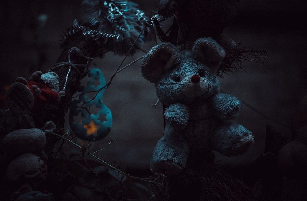 игрушки брошены, детишки выросли