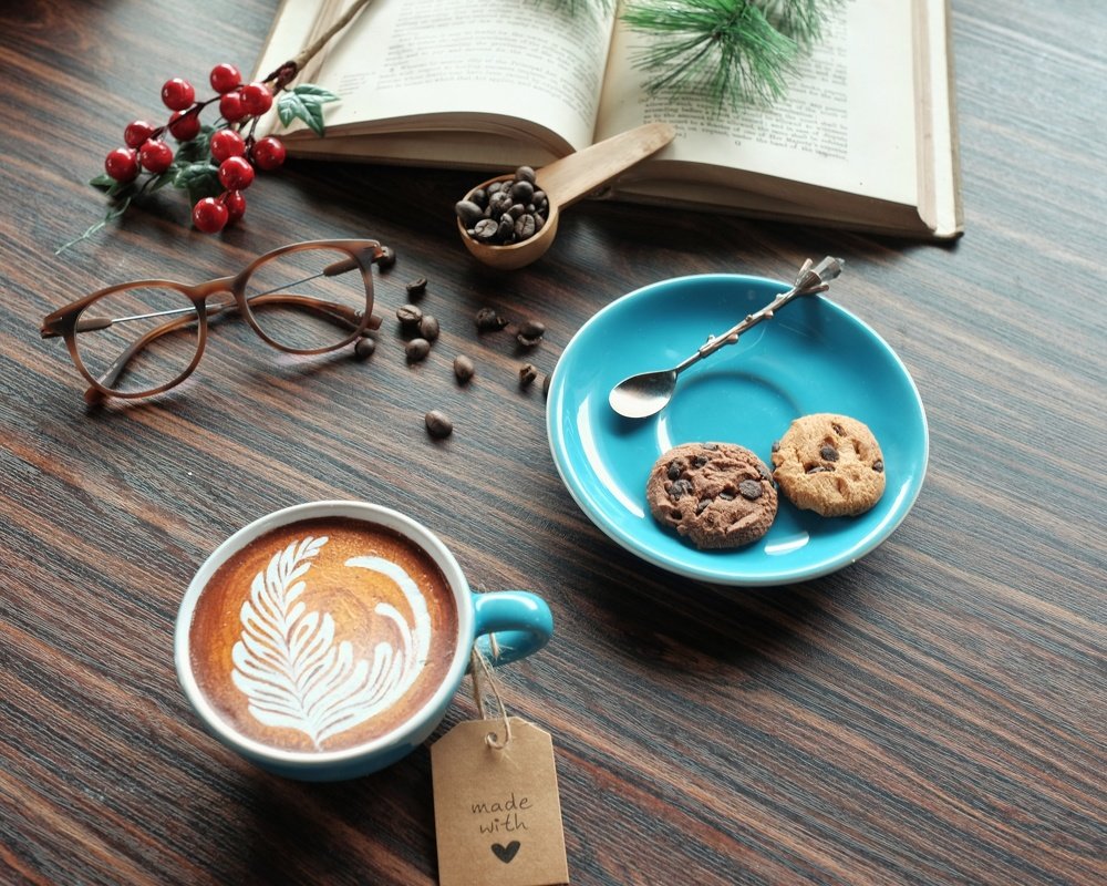 Read, coffee and eat