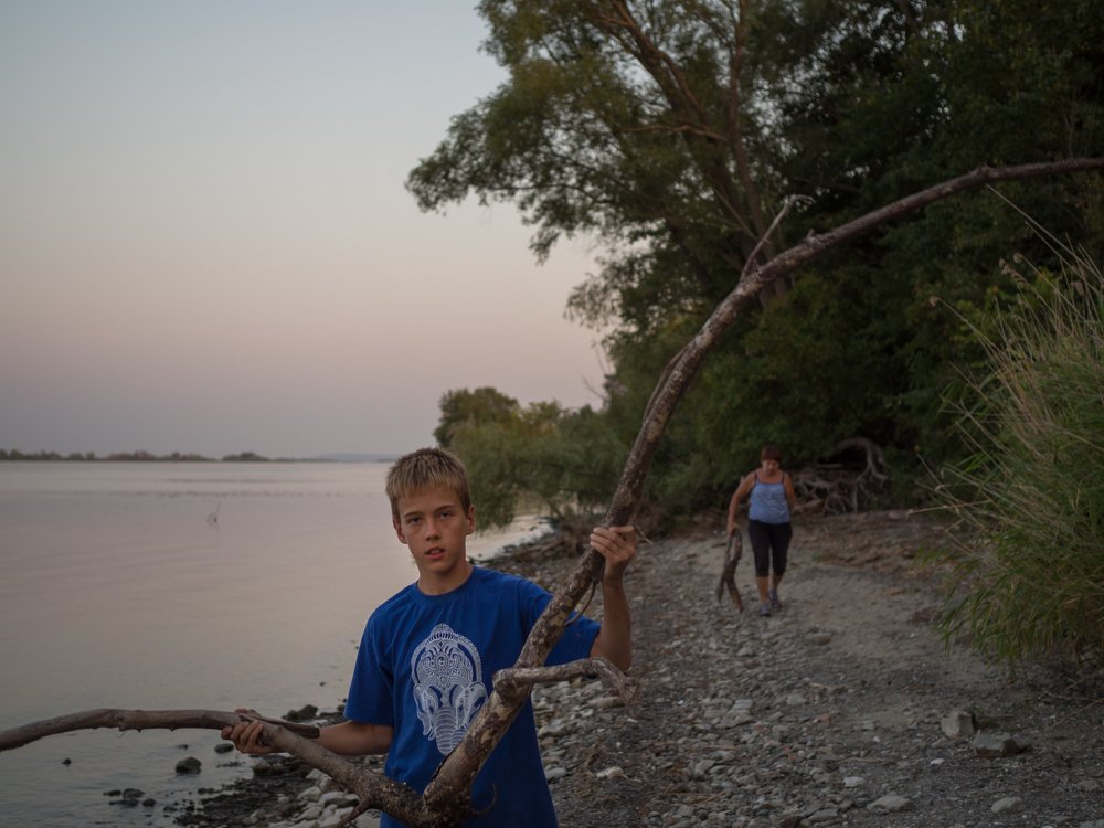 Заготовка дров для костра.