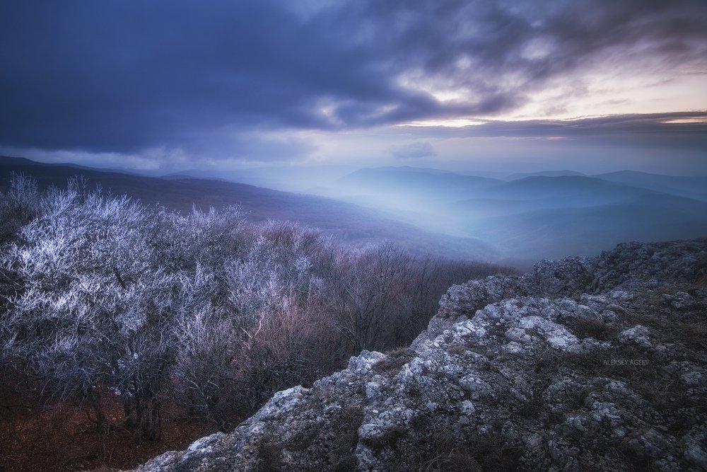 Теплый синий