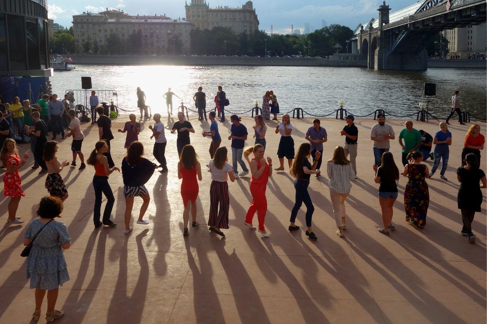 Танцы у реки