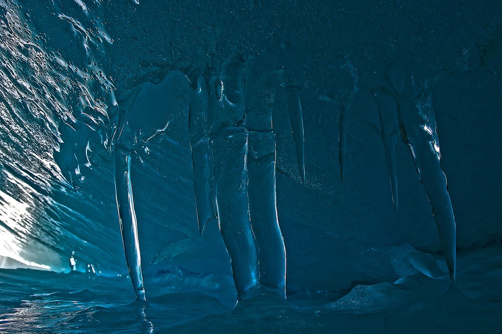 Фантазия ледяной пещеры.