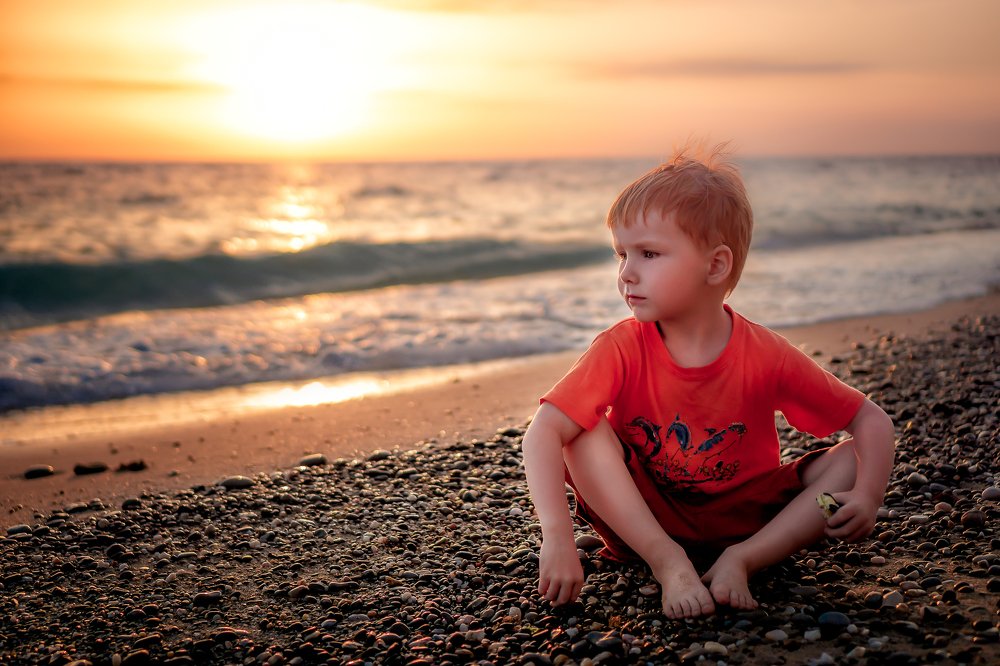 Малыш и море.