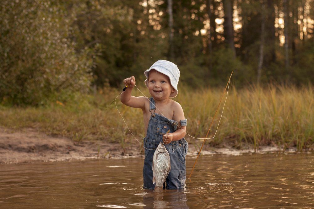 Юный рыбак