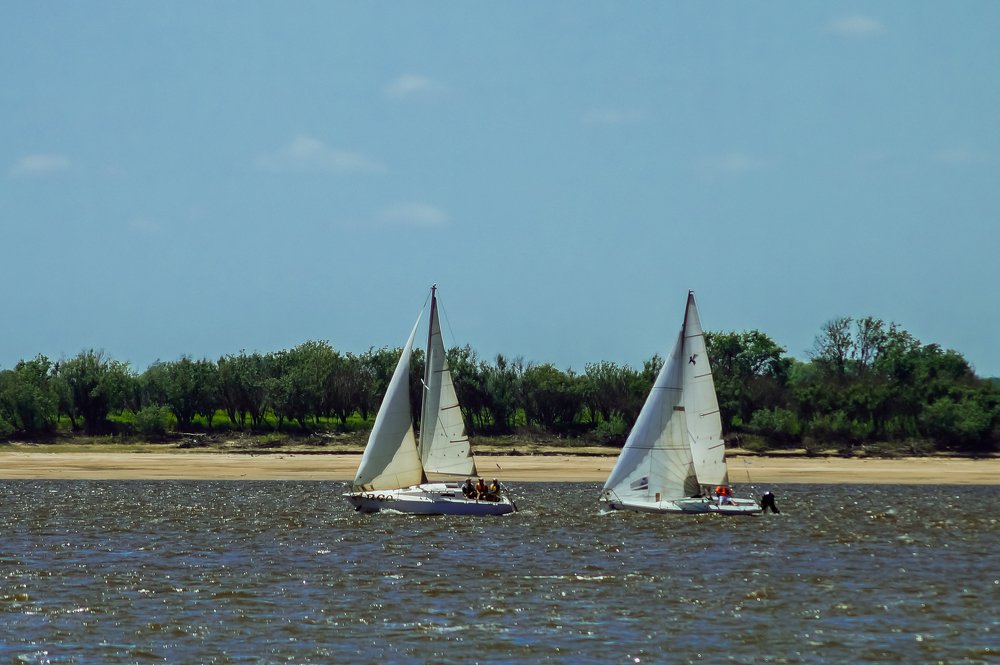 Вдоль Амура белым парусом...