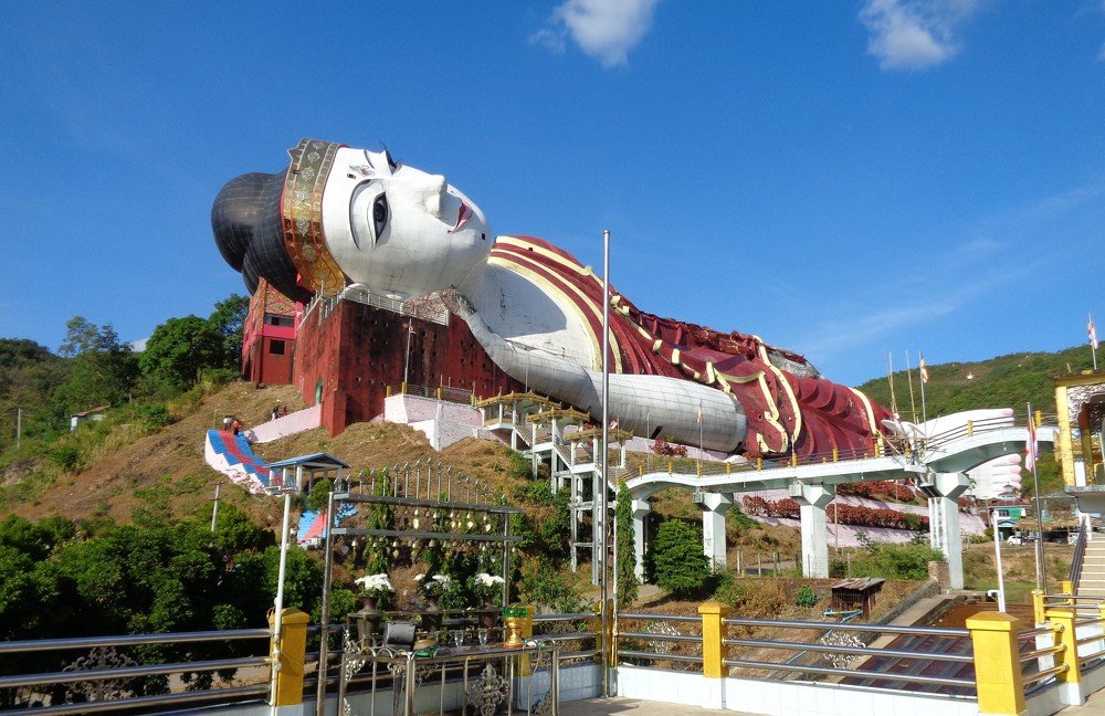 Win Sein Taw Ya. The world's largest reclining Buddha, the Giant Buddha of Mudon.