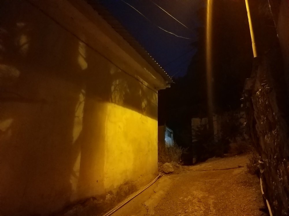 Крым, улица, фонарь...