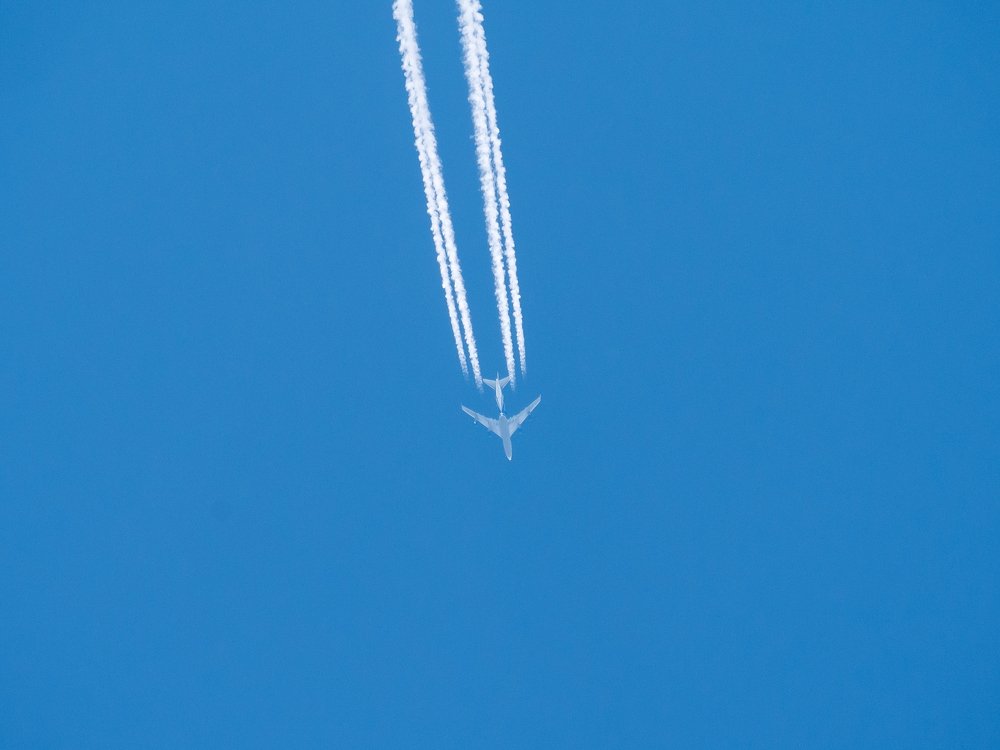 Разрезая небо