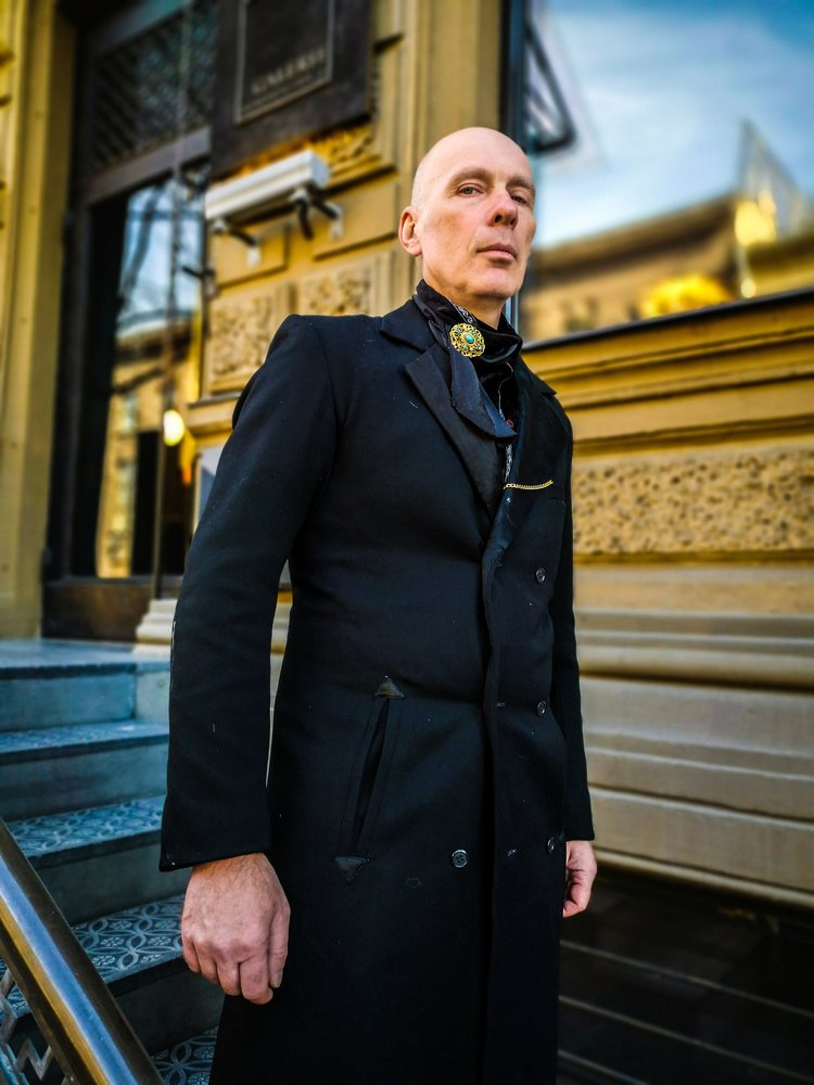 Andrey Arkadievich visits the gallery of fashion.Андрей Аркадьевич посетитель галереи моды.