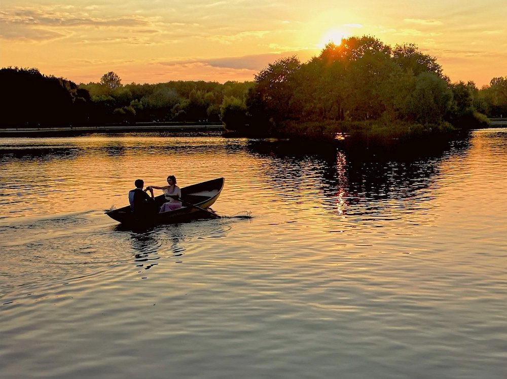 Мы на лодочке катались...