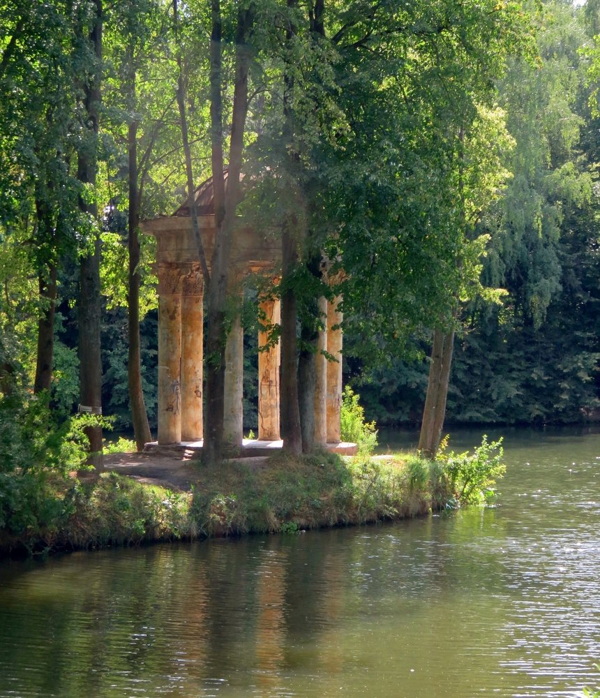 Старая  беседка.