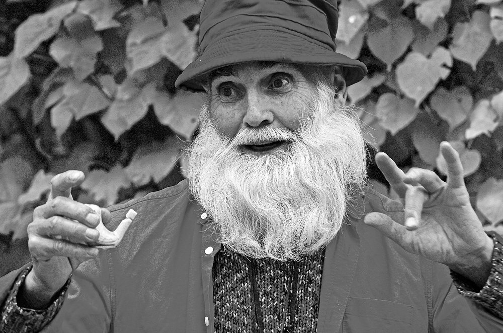 Следите за рукой!