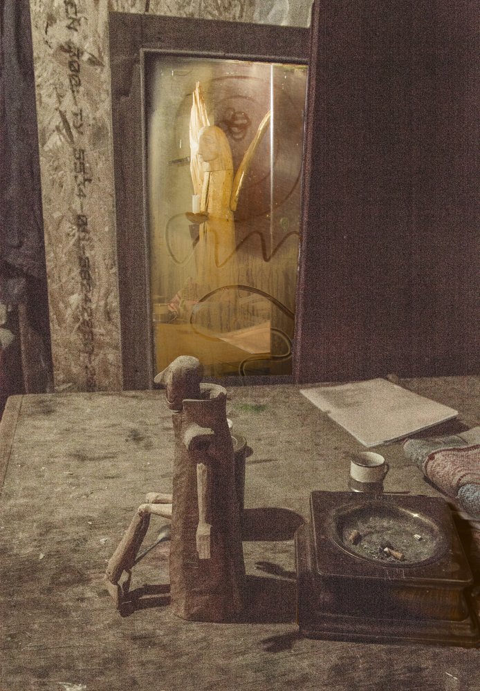 Человек пальто и ангел