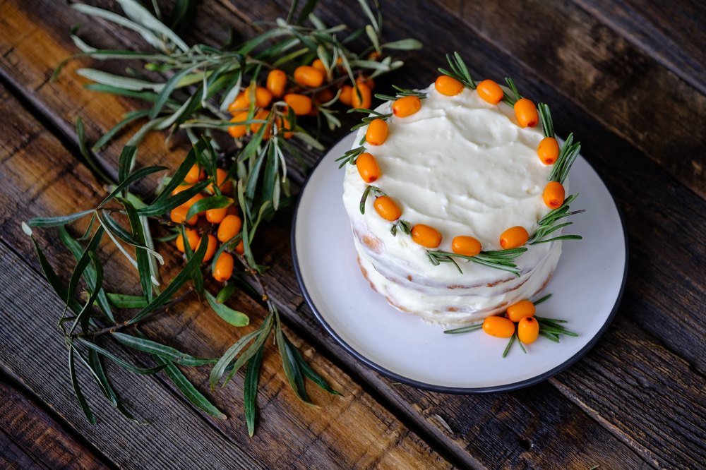 Мини торт с лимонным кремом и облепихой