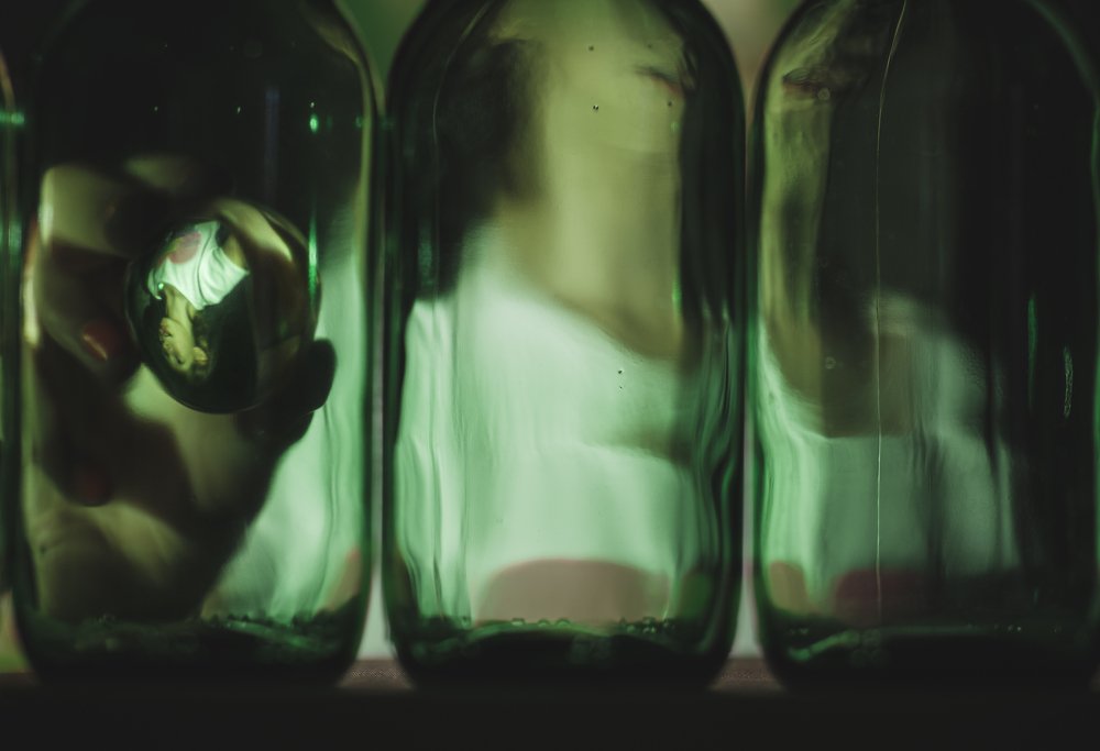 За зеленым стеклом