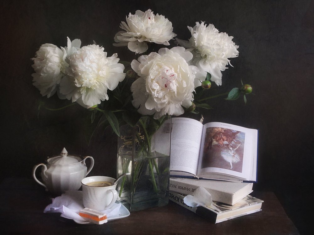 Белый шелк лепестков