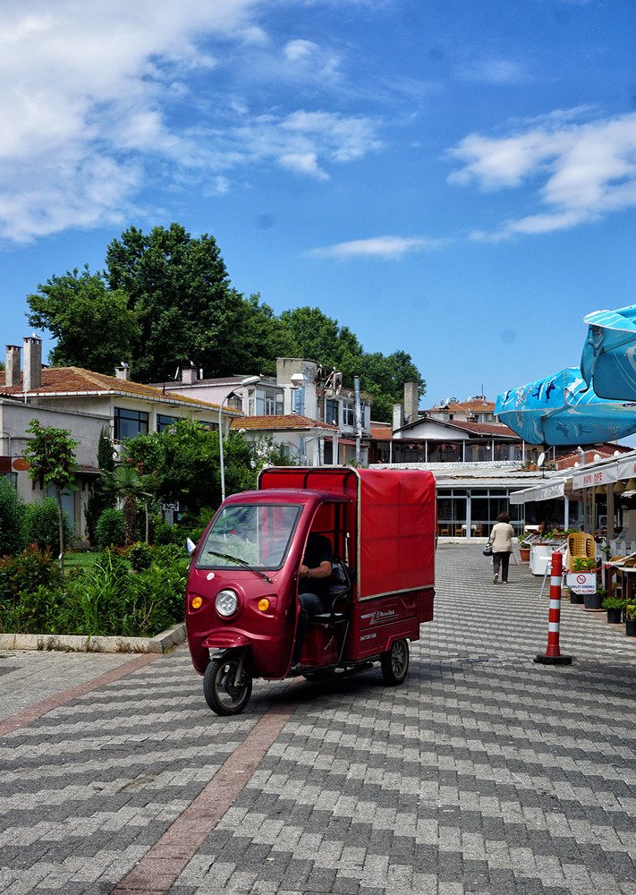 Тихо едешь, дальше будешь ...