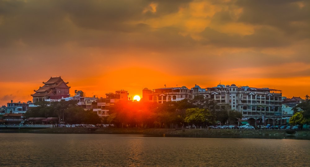 The Sunset at the Lake Park