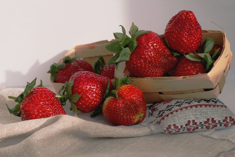 Натюрморт с вышивкой