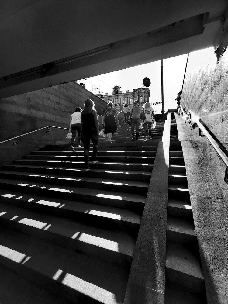 Город просыпается.