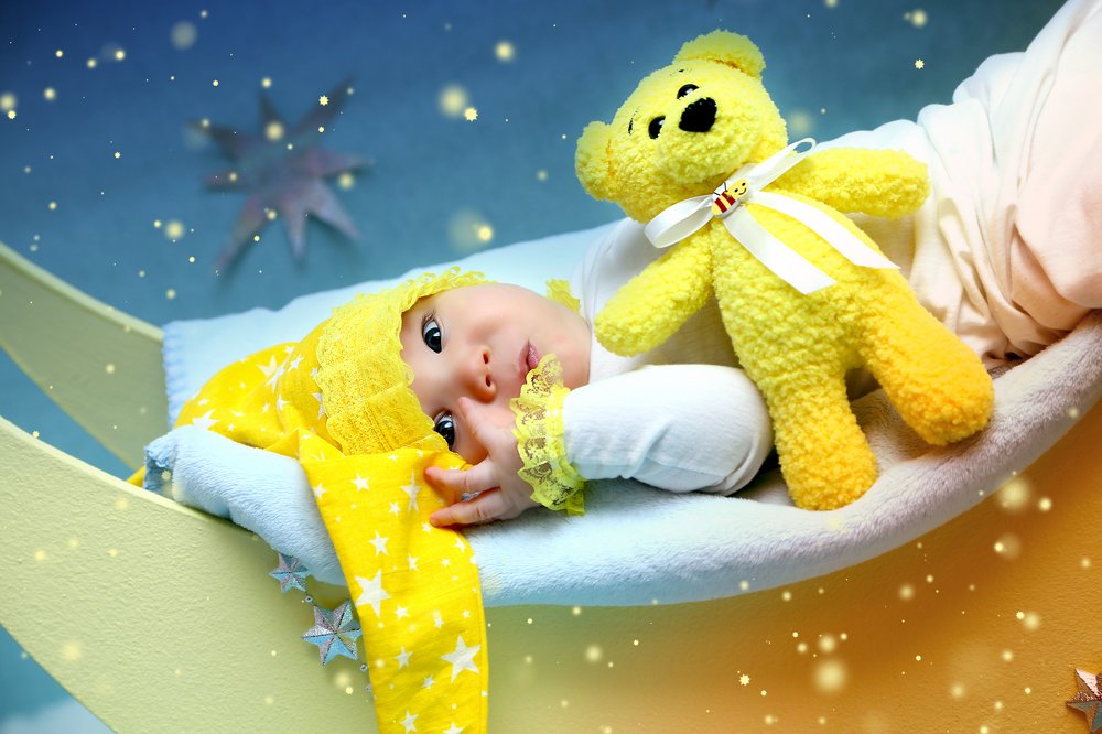 Малышка на луне