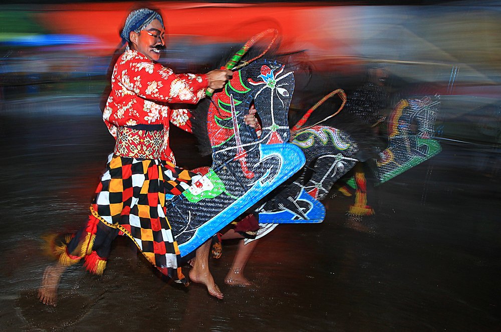 Photograph by Nur Hartanto