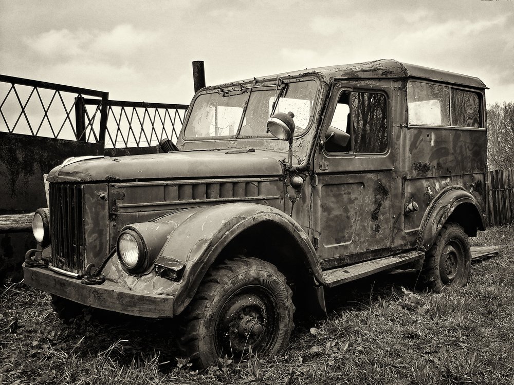 Old man-car GAZ 69