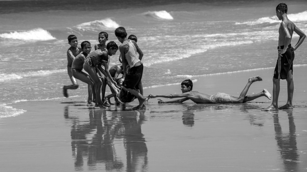 Midday in Kutubdia kids