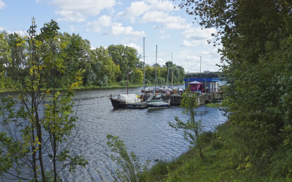 "парусная" стоянка