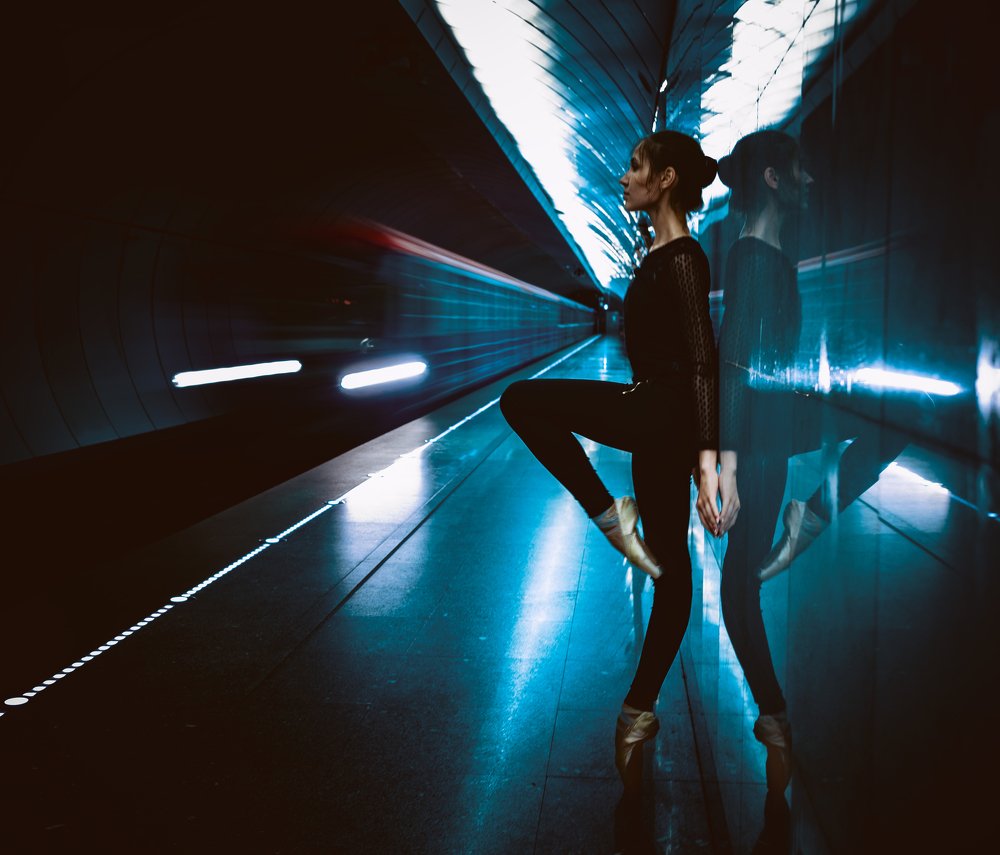 Ballerina in subway