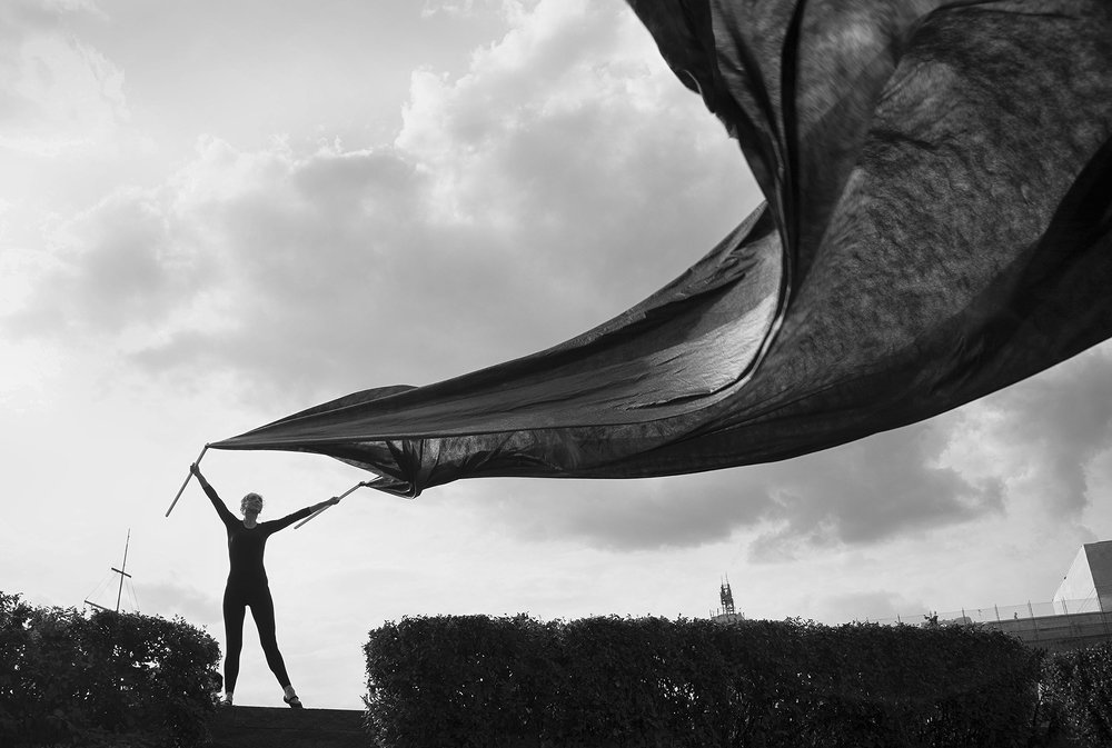 Девушка и ветер