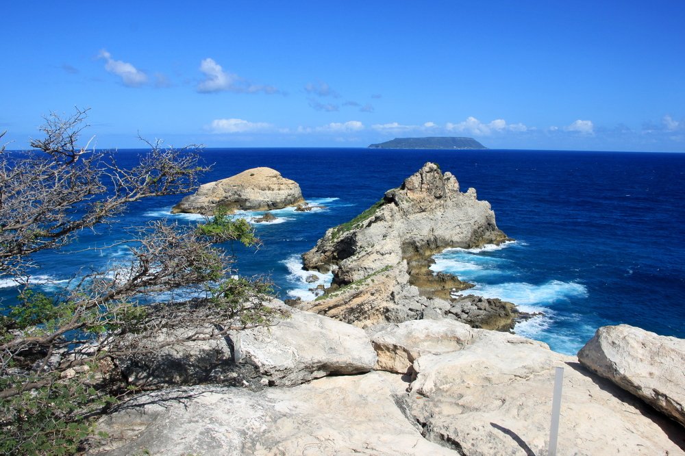 Голубое на голубом.