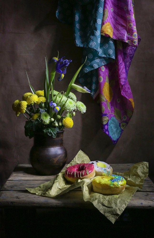 Яркий день и пончики....