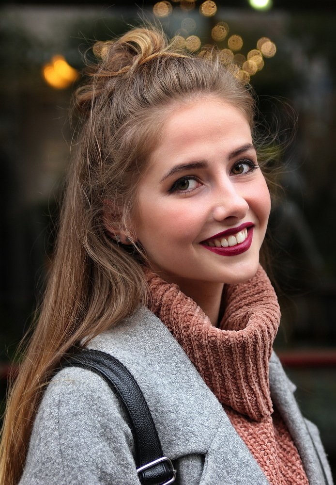 Незнакомка.