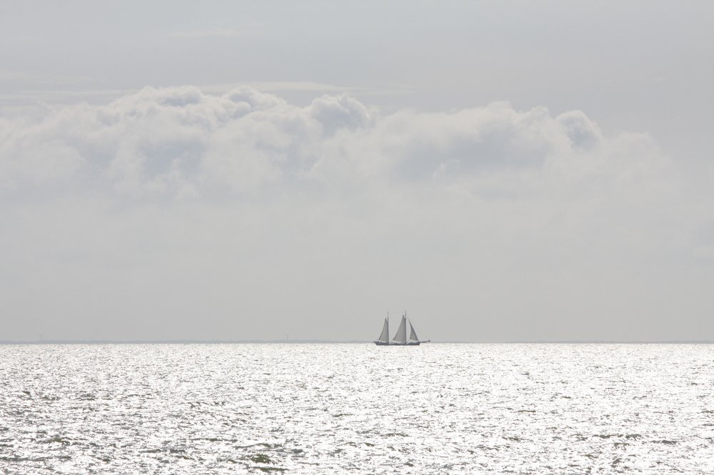 По серебряным волнам