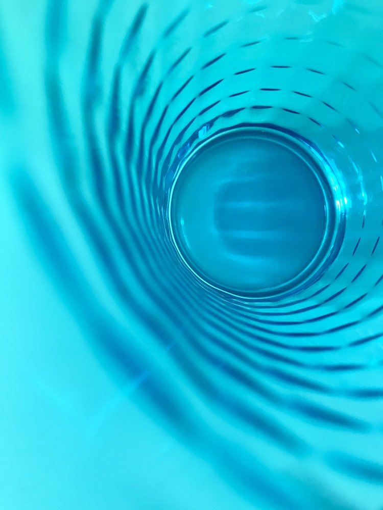 Light blue circles in blue