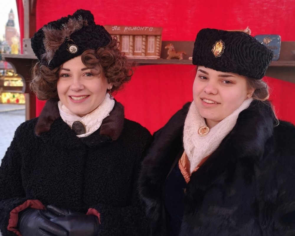 Гимназистки румяные...