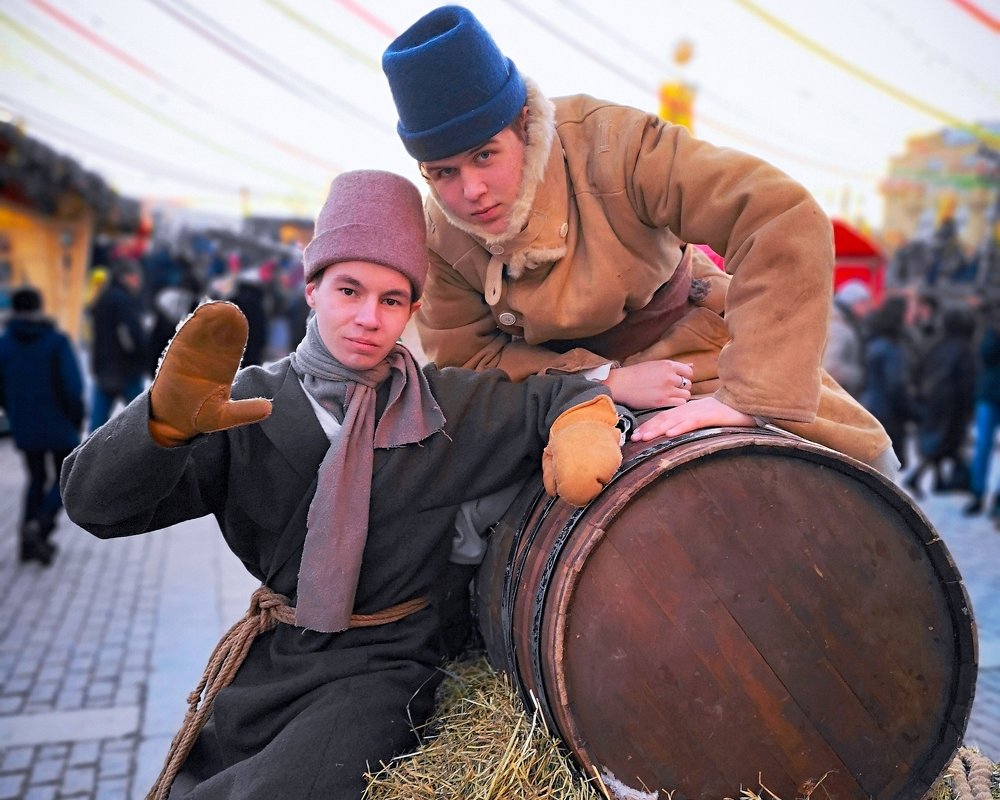 Приехали на ярмарку два кума, да и променяли коня на бочку медовухи...