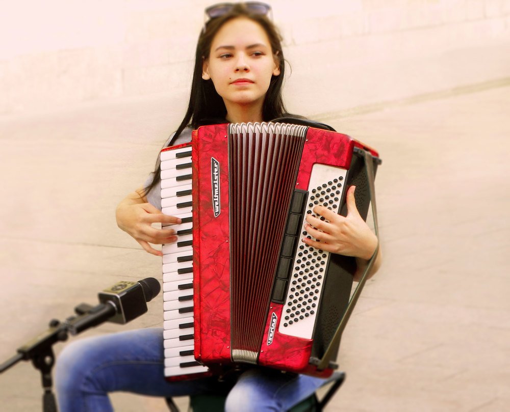 аккордеонистка