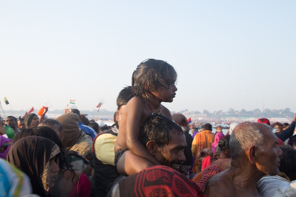 Father with his daughter in Kumbh Mela .