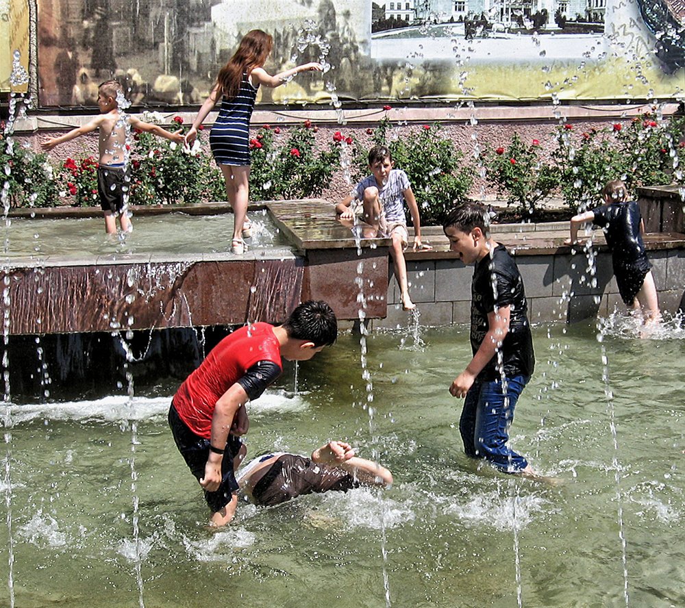 В жаркий день.