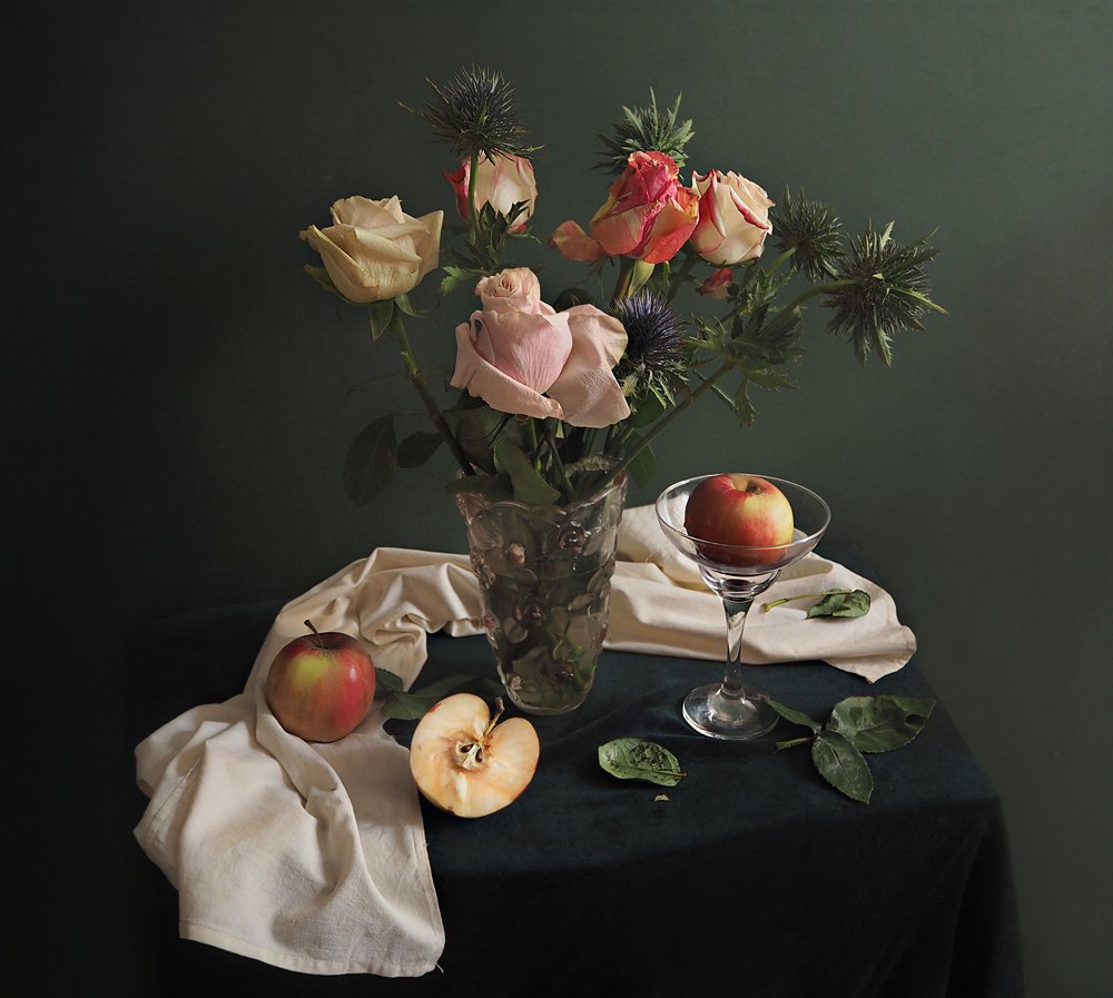 Розы и яблоки