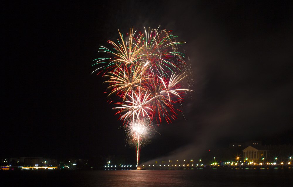 Фейерверк на набережной в день города Воткинска, 15.09.2019 год.