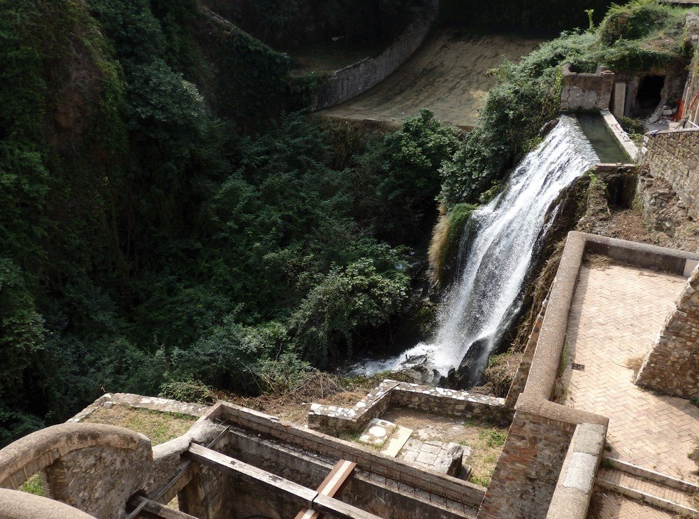 Tivoli: ruins and a fall