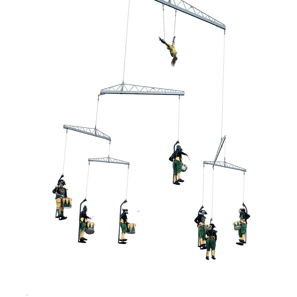 Скованные...