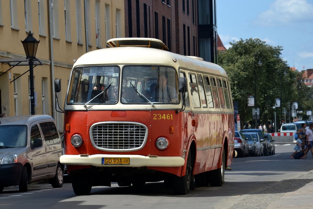 Красный автобус