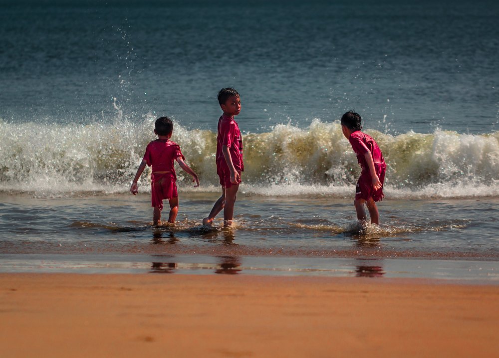 Резвится Балийская детвора
