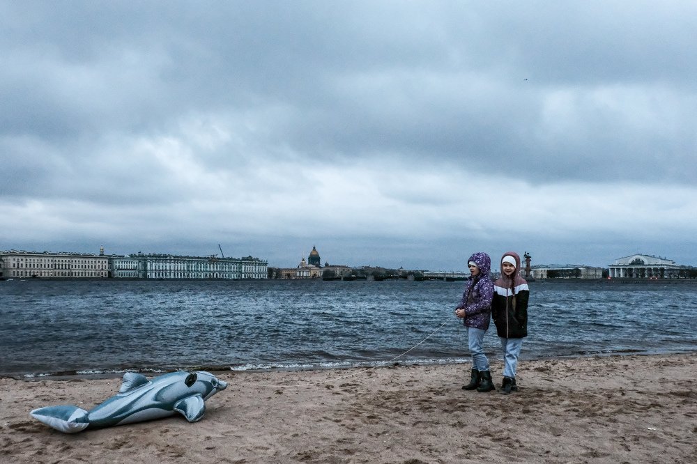 Девочки у Невы